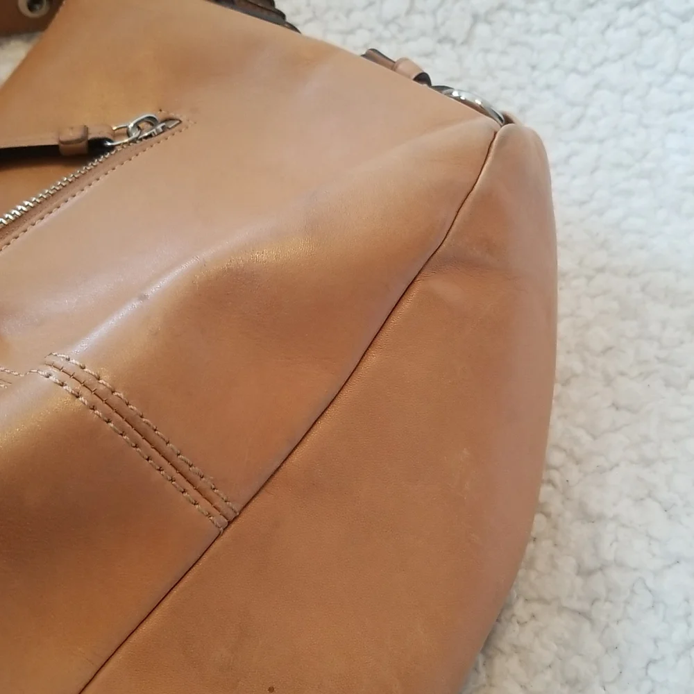 Vintage Coach Legacy Duffle/Shoulder Bag in Light Tan Leather – Style #F15170